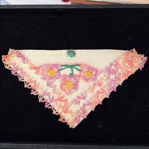VTG Irish Linen Handkerchief Crocheted Lace Border & 3 Handmade Flowers